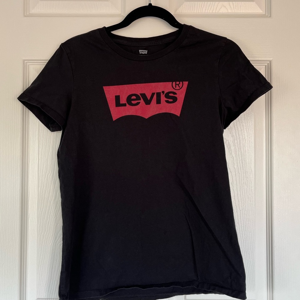 Levi’s Tee - Picture 5 of 5